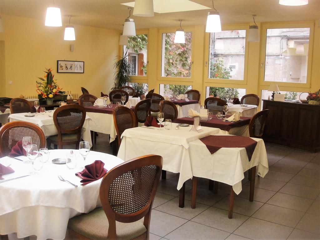 Hotel L' Ecu Montbard Eksteriør bilde